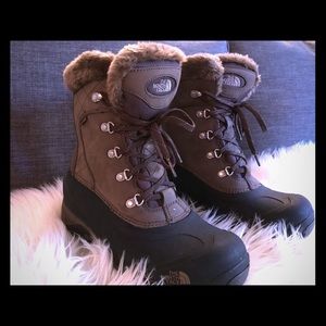 The North Face winter boots! Size 10!
